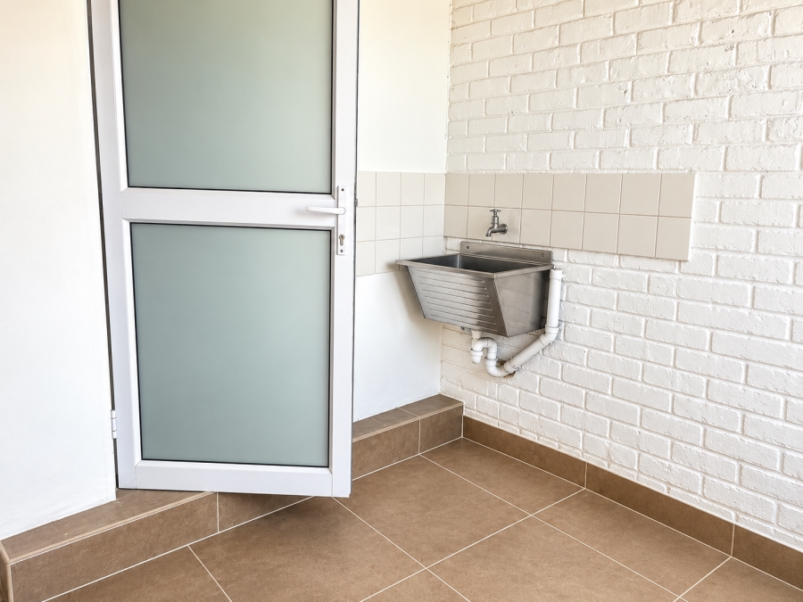 To Let 4 Bedroom Property for Rent in Beacon Bay Eastern Cape